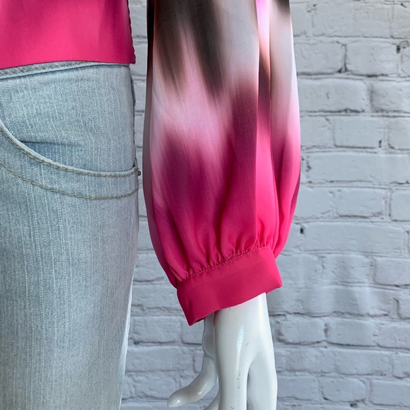 ๐Bebe Plunging Neck Blouse - Picture 5 of 7